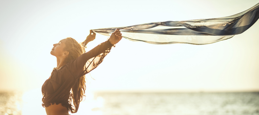 Symbolbild für digitale Produkte verkaufen: finanzielle Freiheit durch skalierbares Online Business und digitale Assets