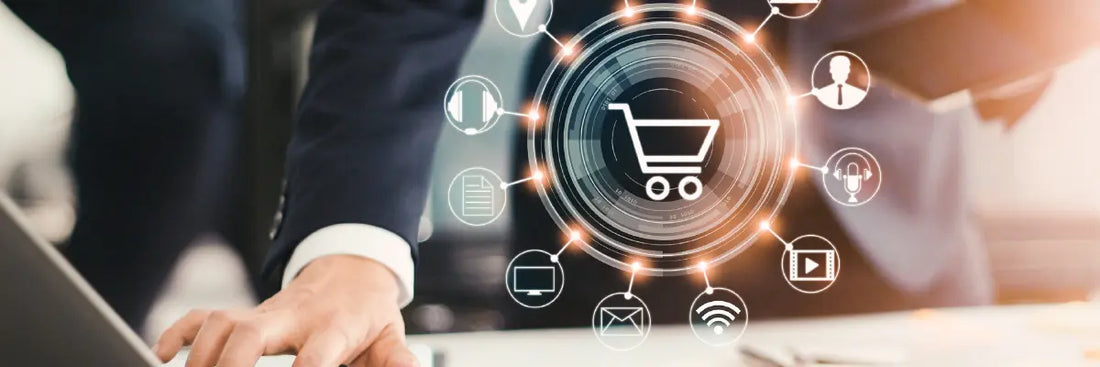 Digitales E-Commerce Netzwerk mit Einkaufswagen-Icon zeigt rechtssichere Abwehrstrategien gegen Bußgelder im Online-Handel.