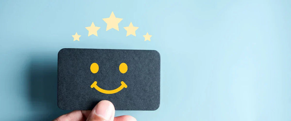 Google Bewertung Symbol: Smiley Karte mit 5 Sternen für Kundenfeedback und Online Reputation