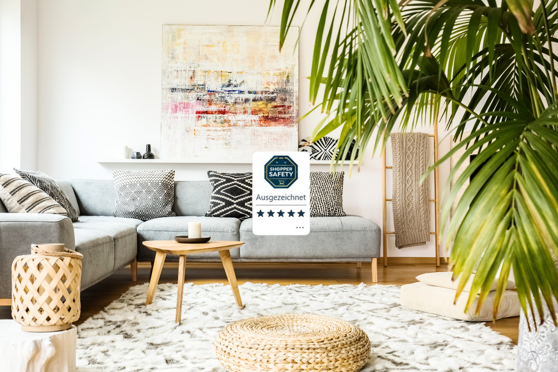Modernes Wohnzimmer mit gemütlicher Deko und Shopper Safety-Auszeichnung für ausgezeichnete Kundensicherheit.