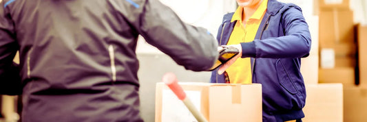 Paketübergabe im Paketshop mit Scanner – Widerrufsrecht, Retouren und rechtssichere Rückabwicklung im E-Commerce