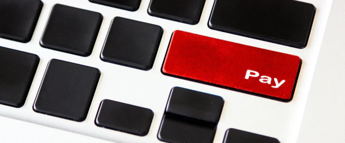 Rote Pay Taste Tastatur Online Zahlung Pay or Consent DSGVO E Commerce Checkout
