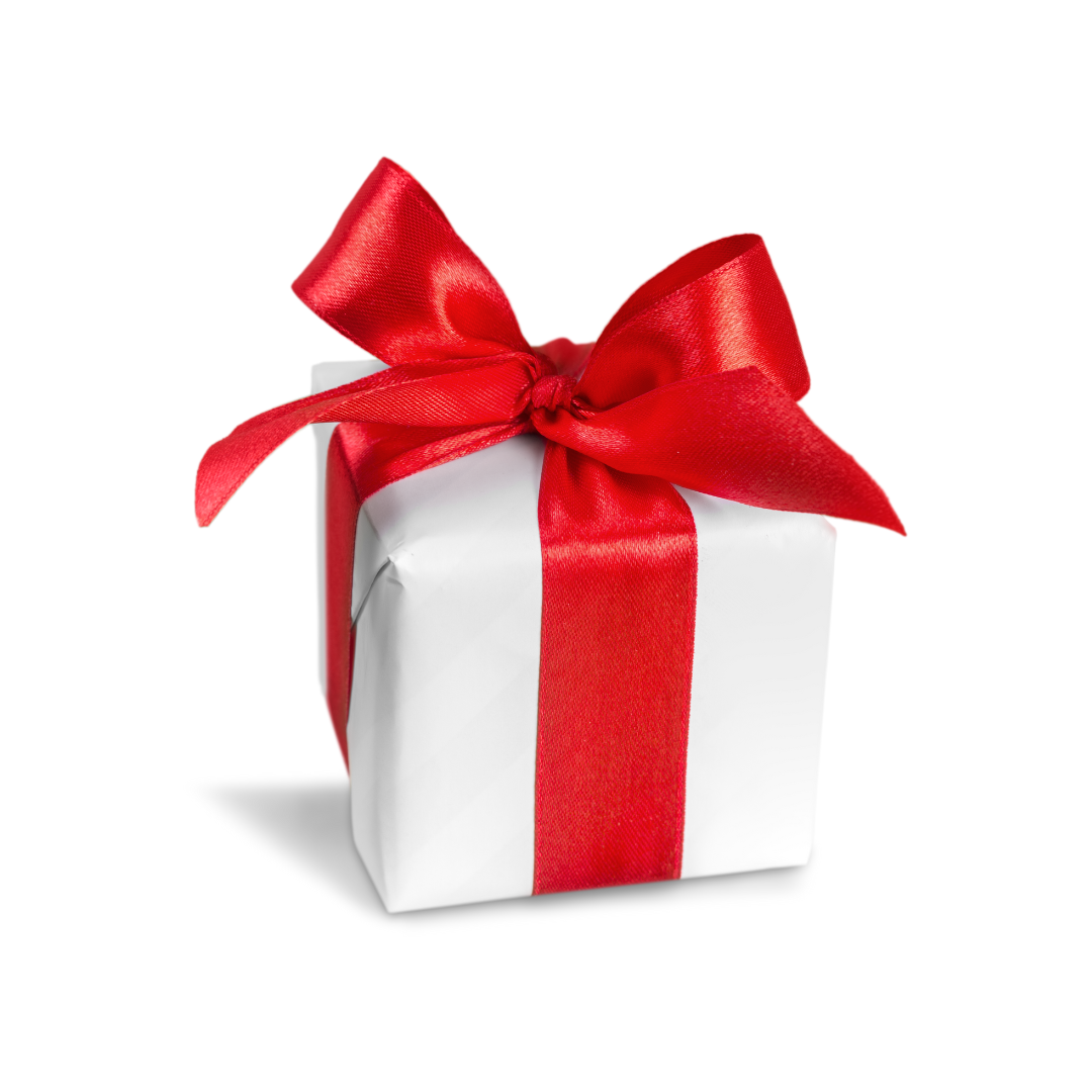 Weißes Geschenk mit rotem Satinband und Schleife festlich verpackt für Weihnachten.